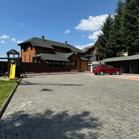 Golden Nest Apartment Yablunytsya Bagian luar foto