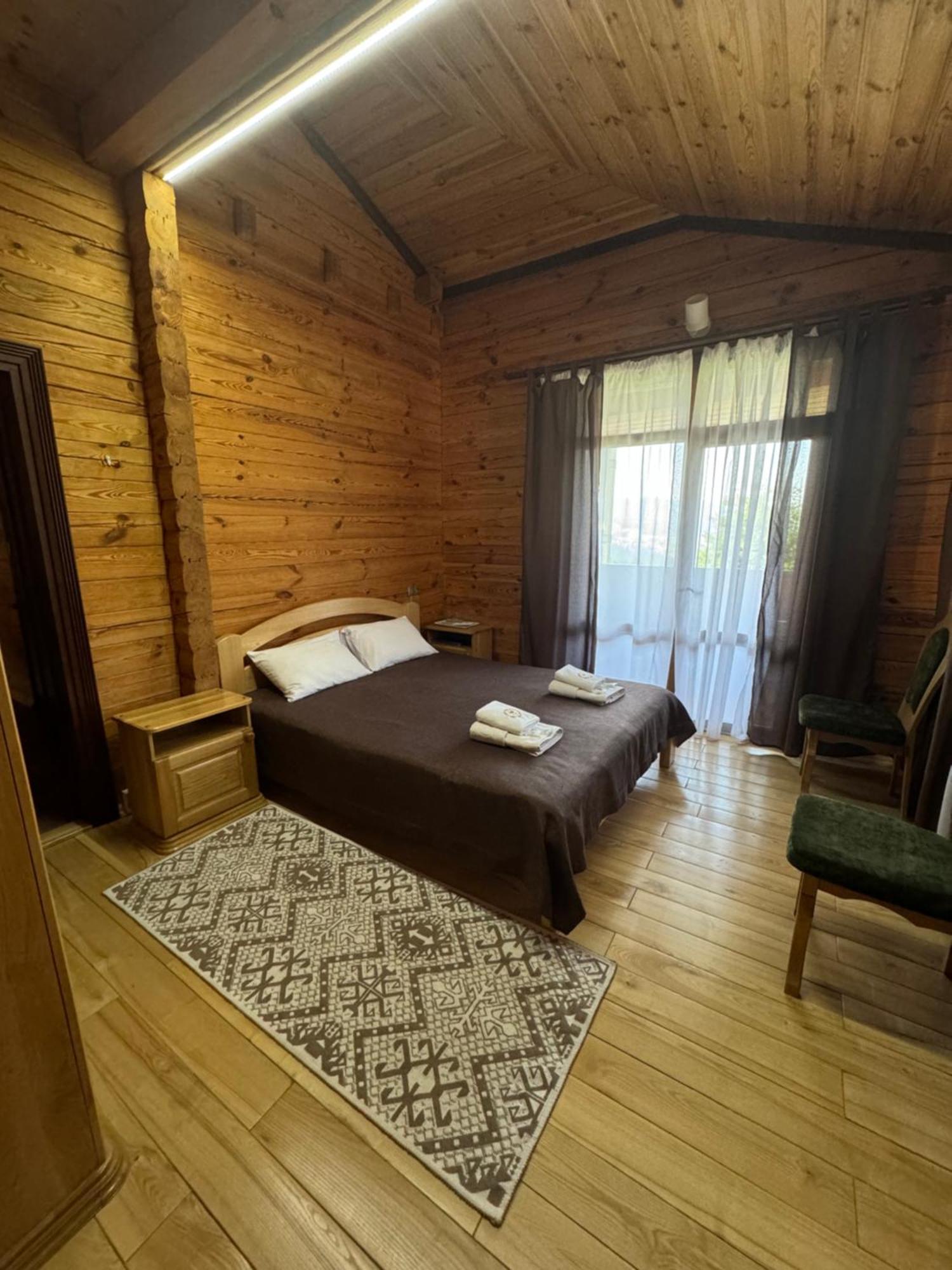 Golden Nest Apartment Yablunytsya Bagian luar foto
