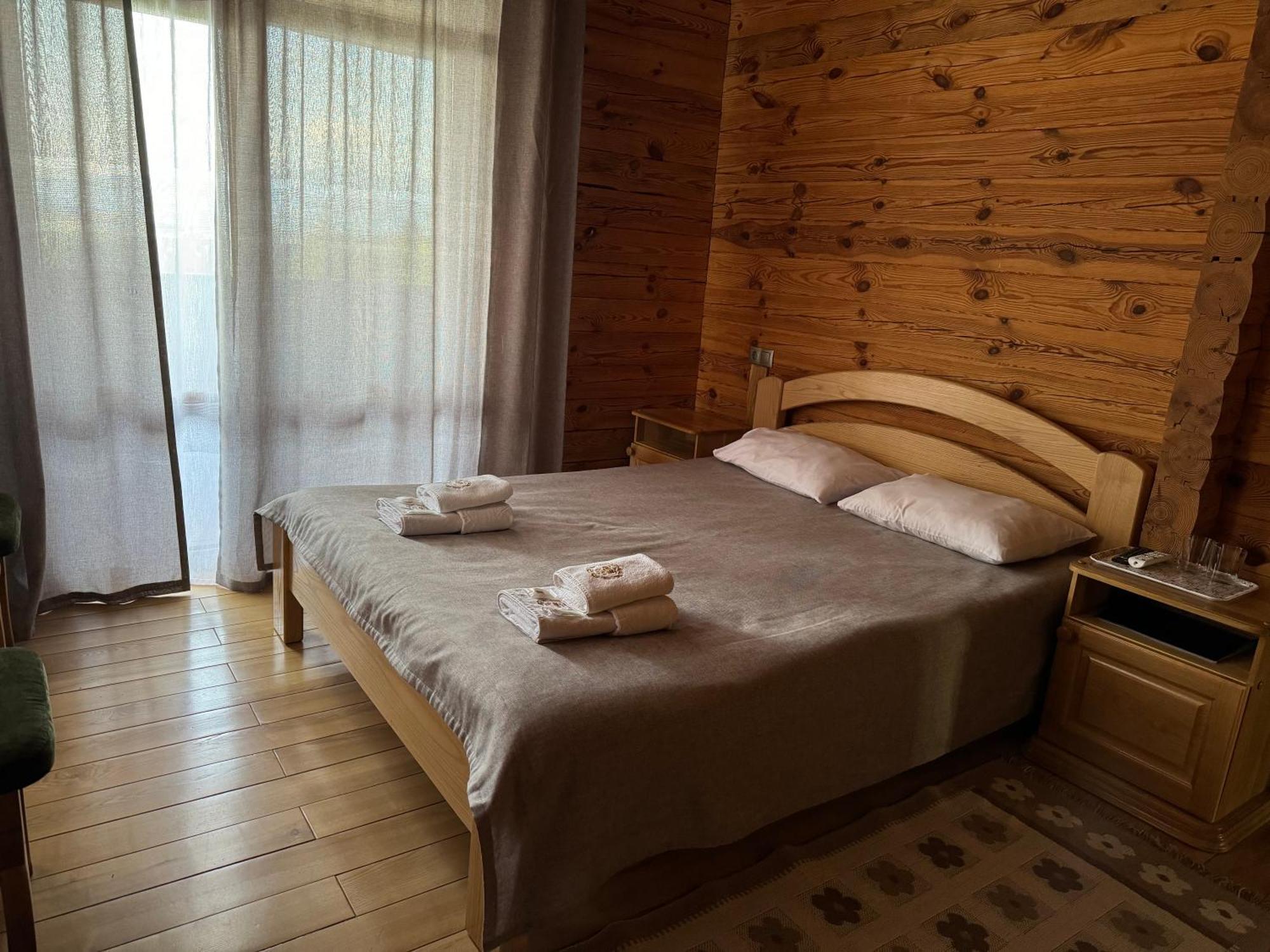 Golden Nest Apartment Yablunytsya Bagian luar foto